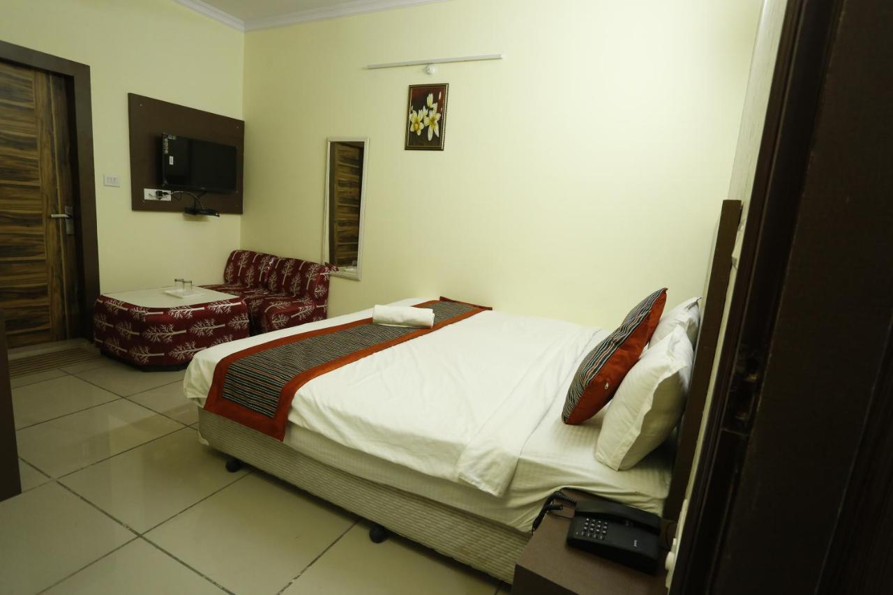 Airport Hotel Edge Home Stay New Delhi Extérieur photo