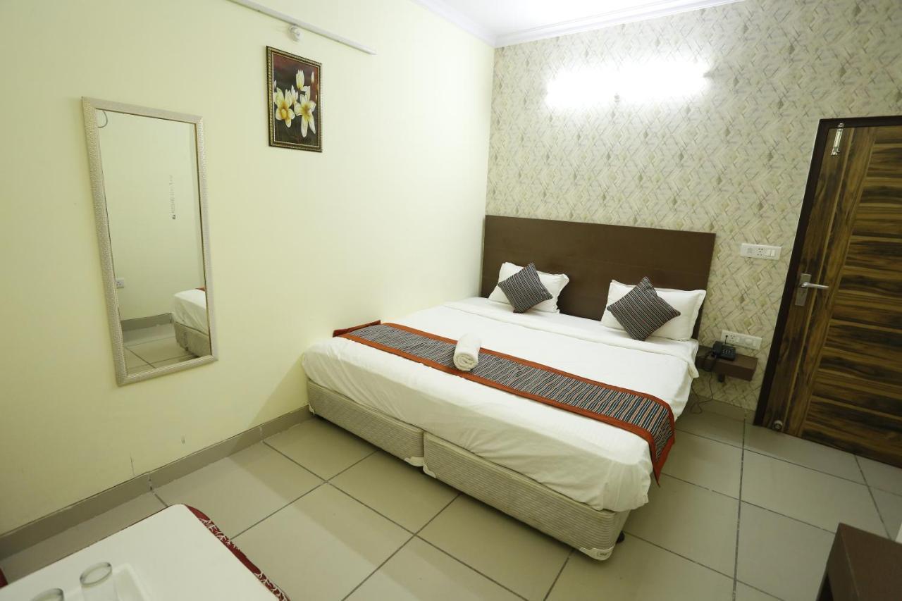 Airport Hotel Edge Home Stay New Delhi Extérieur photo